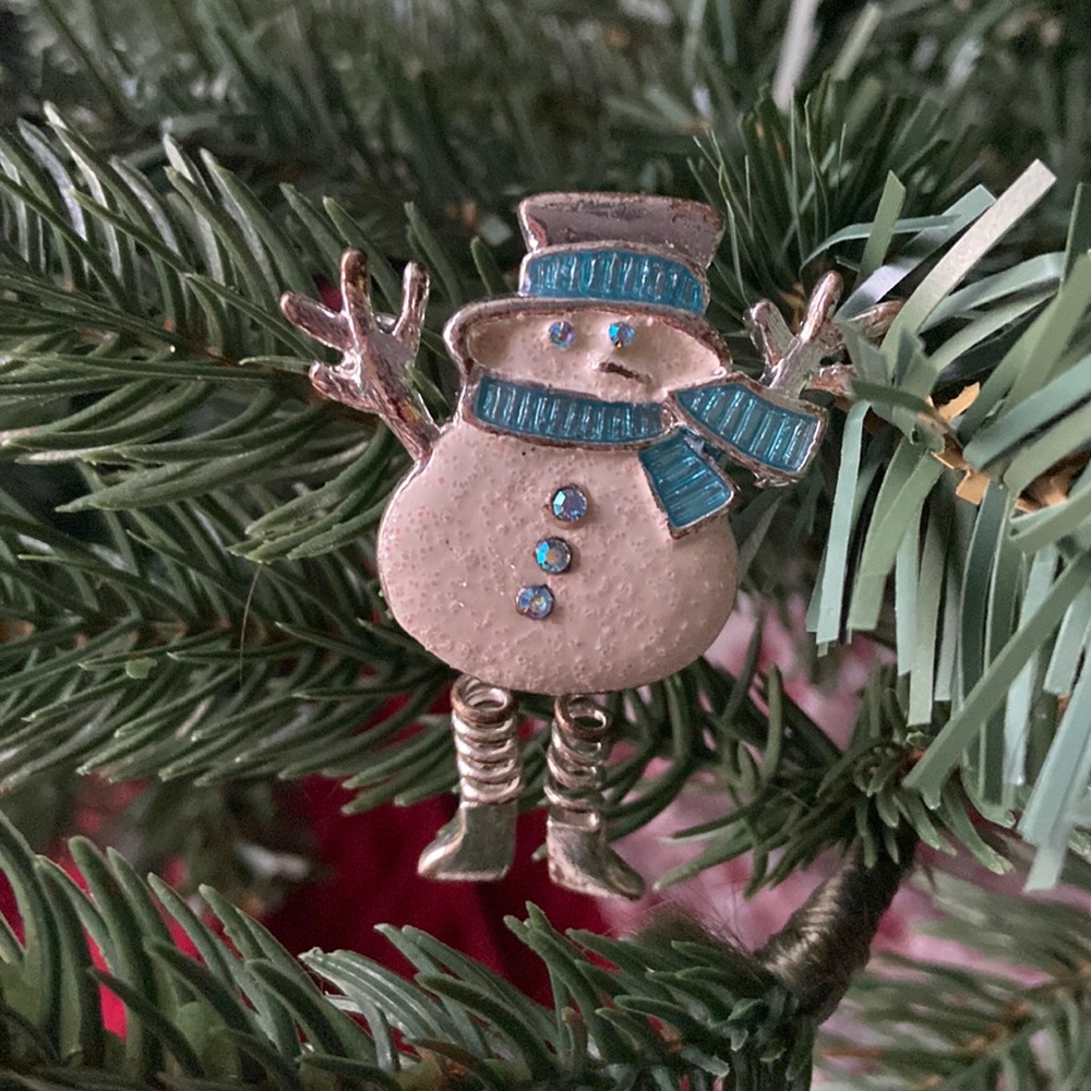 Snowman lapel pin